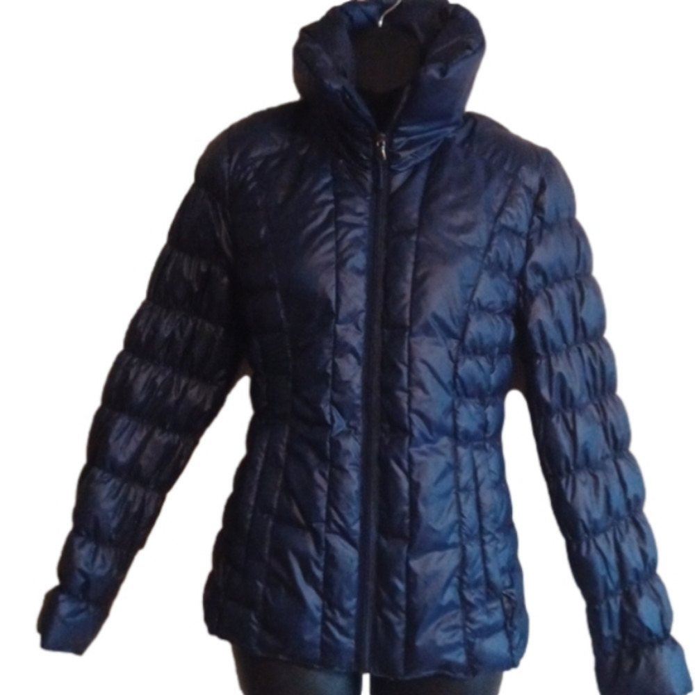 𝅺kenneth Cole Reaction Navy blue puffer jacket. Tall collar.Size medium.